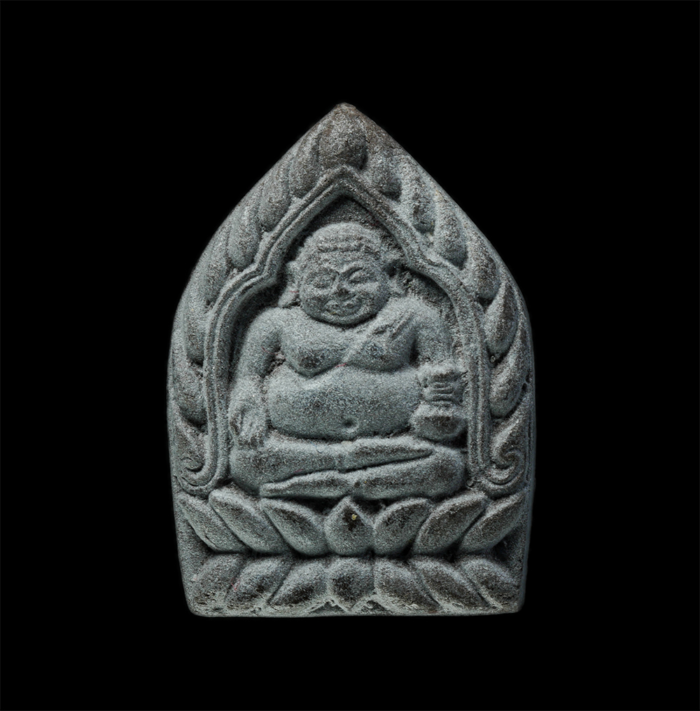 15Dec24 (73)ap.jpg - พระสังกัจจายน์พิมพ์เจ้าสัว หลังยันต์กระบองไขว้ รุ่นเสาร์ 5 เจริญทรัพย์ หลวงพ่อพูลทรัพย์ กนฺตสีโล(พระครูวิมลศิลาภรณ์) วัดอ่างศิลา จ.ชลบุรี ปี2536 เนื้อ [..] | https://kamulet.in.th